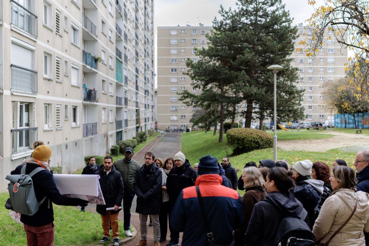 Géraud animant un cercle de dialogue